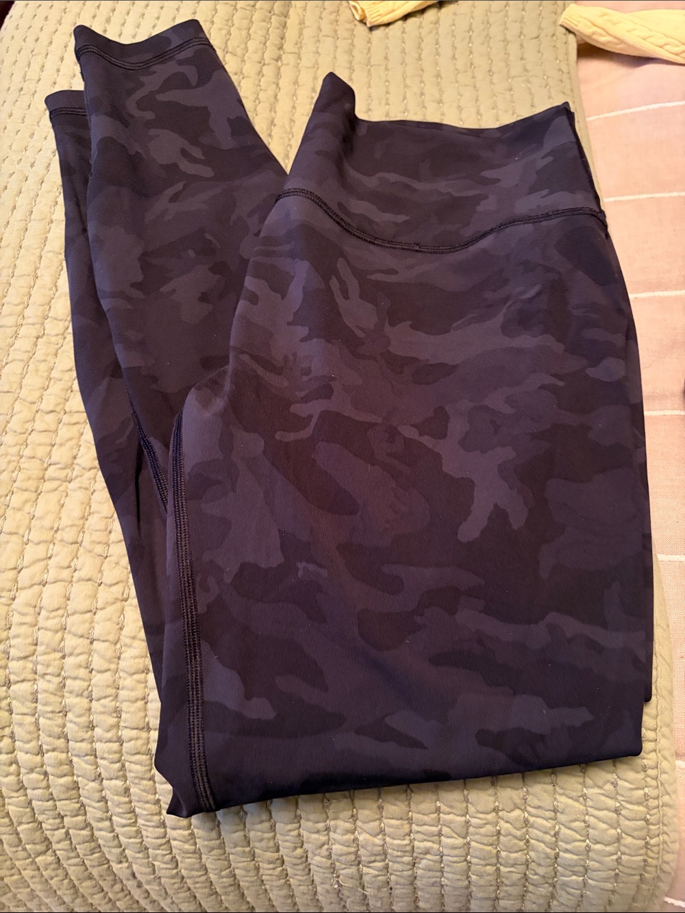 Lululemon women’s luon Camo Leggings - Black camo